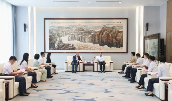 芒果配资 张文琪会见光大银行西安分行党委书记、行长吕雪松一行