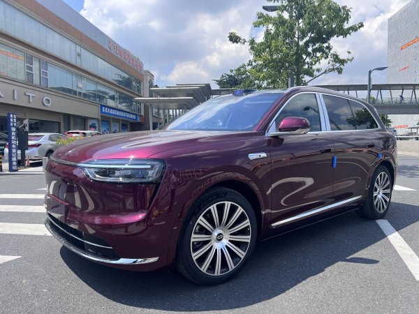 星迈网 全新问界M7实车到店，“小号问界M8”既视感，配533马力+空气悬架